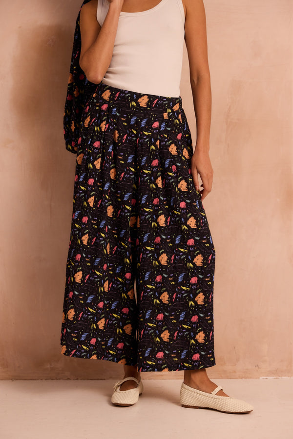 Wide legged culottes in abstract print