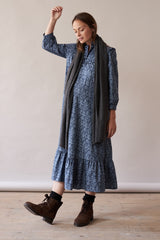 Blue floral dress pregnant 